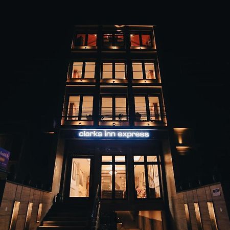 Clarks Inn Express, Dehradun Buitenkant foto
