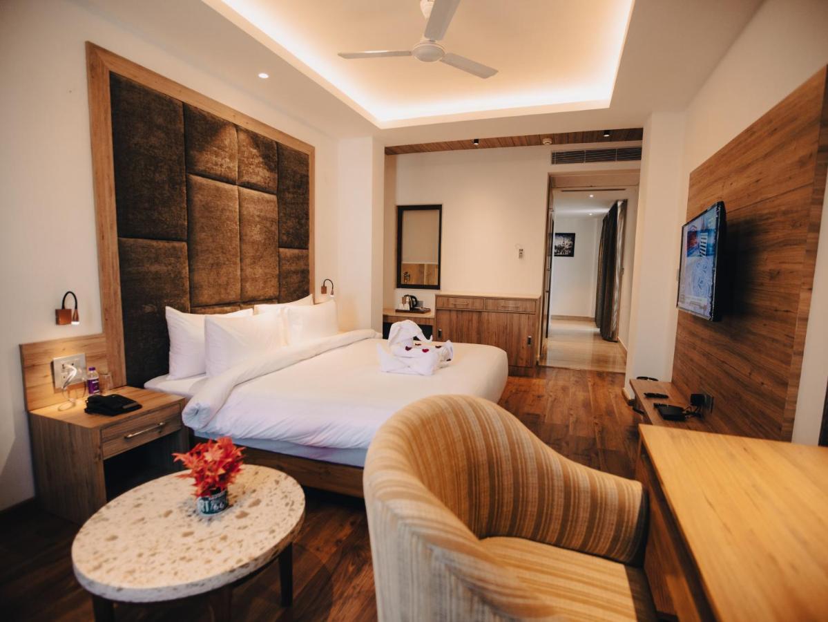 Clarks Inn Express, Dehradun Buitenkant foto