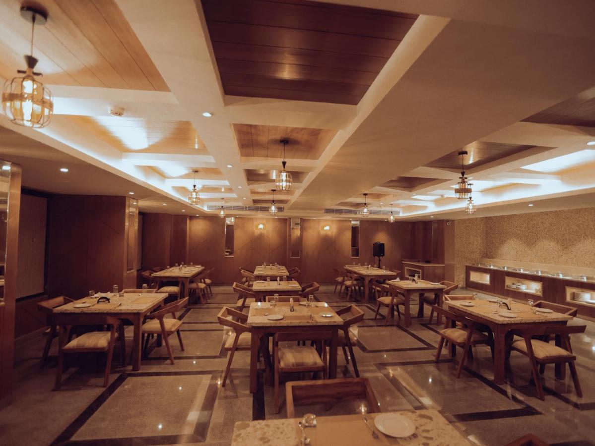 Clarks Inn Express, Dehradun Buitenkant foto