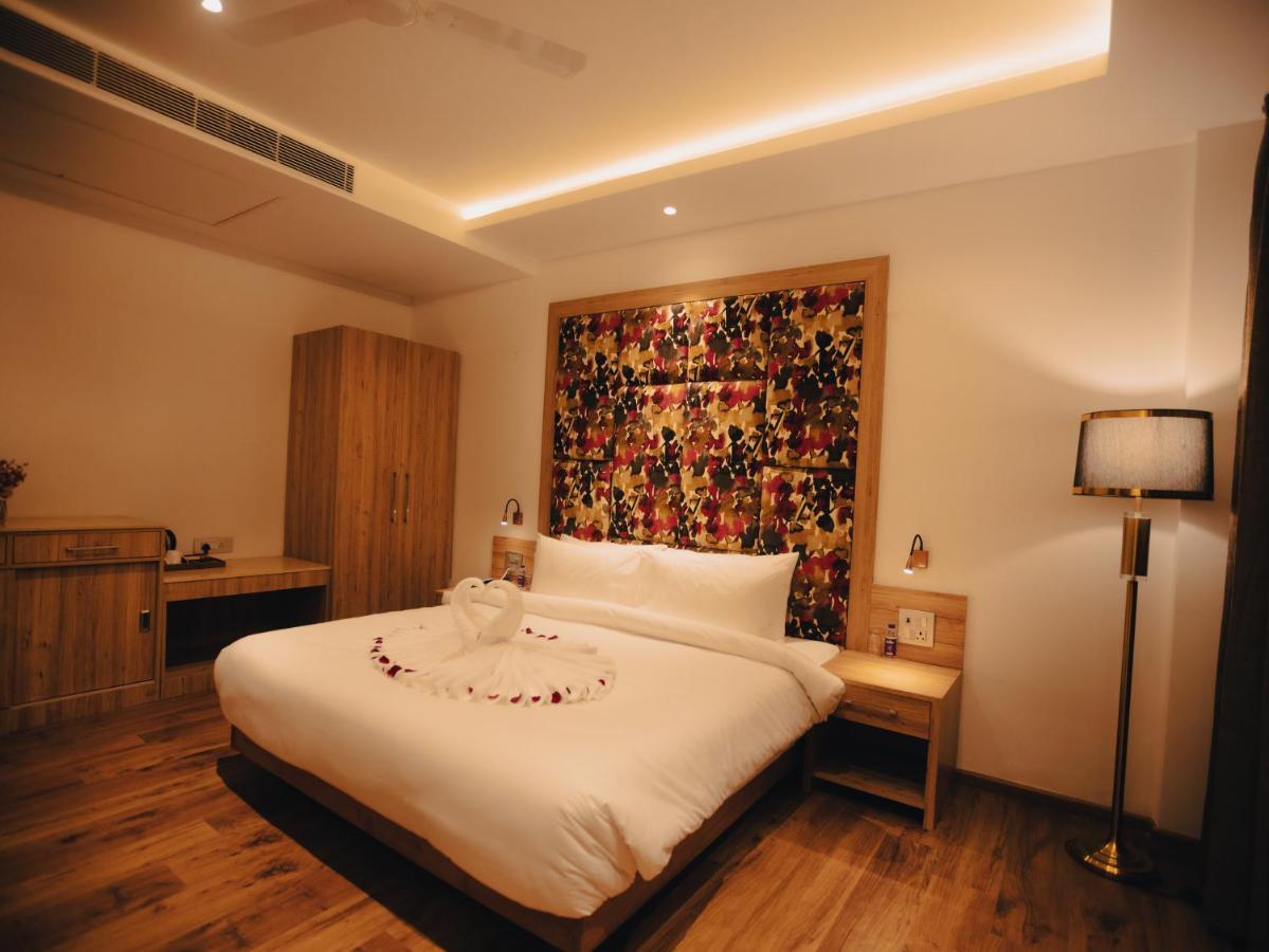 Clarks Inn Express, Dehradun Buitenkant foto