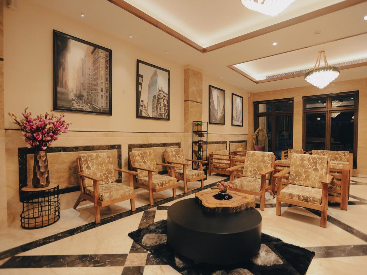 Clarks Inn Express, Dehradun Buitenkant foto