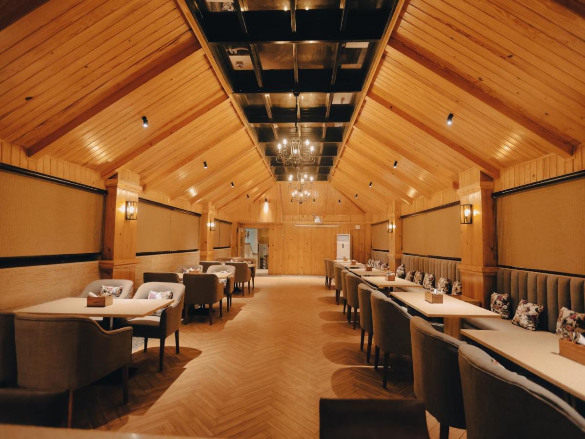 Clarks Inn Express, Dehradun Buitenkant foto