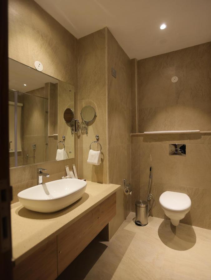 Clarks Inn Express, Dehradun Buitenkant foto